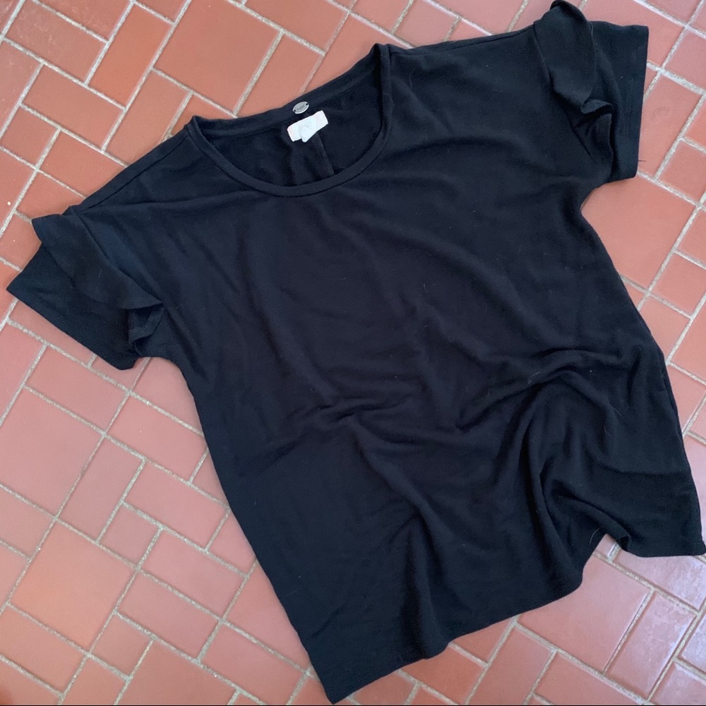 Cupio flutter sleeve tee